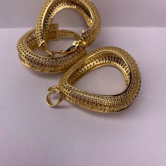 Triangle Shaped Earrings and Pendant Long Lasting Jewelry Set - Picture 5 of 15